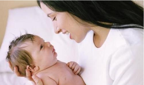 出現(xiàn)這些情況，醫(yī)生建議孕媽不要糾結(jié)，應(yīng)該果斷選擇剖腹產(chǎn)